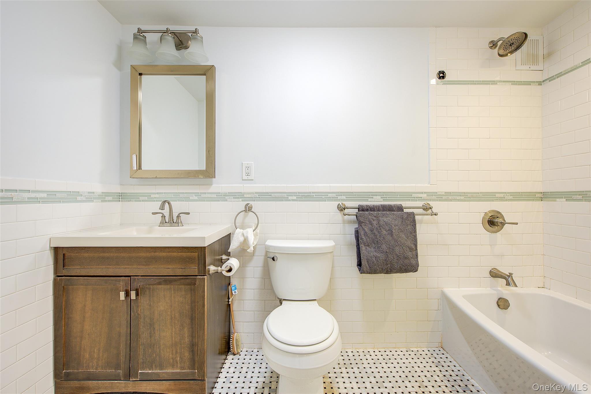 #15 photo, 110-45 Queens Boulevard, Forest Hills , NY 11375