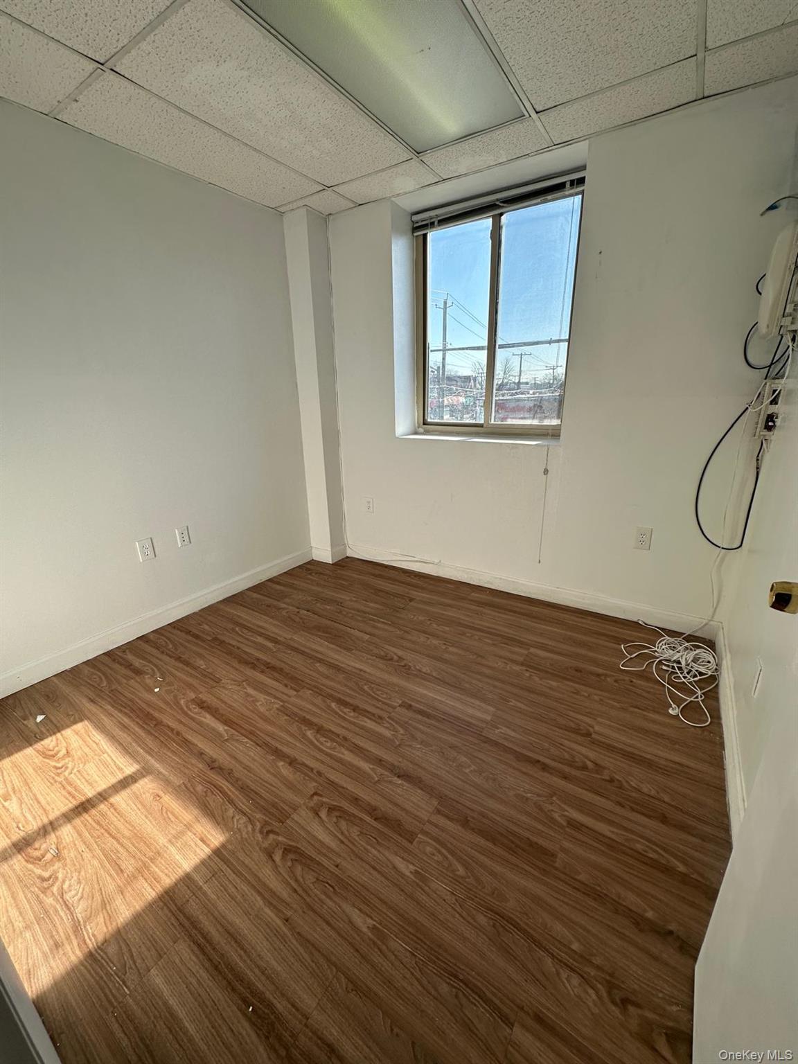 #3 photo, 3800 E Tremont Avenue, Bronx , NY 10465