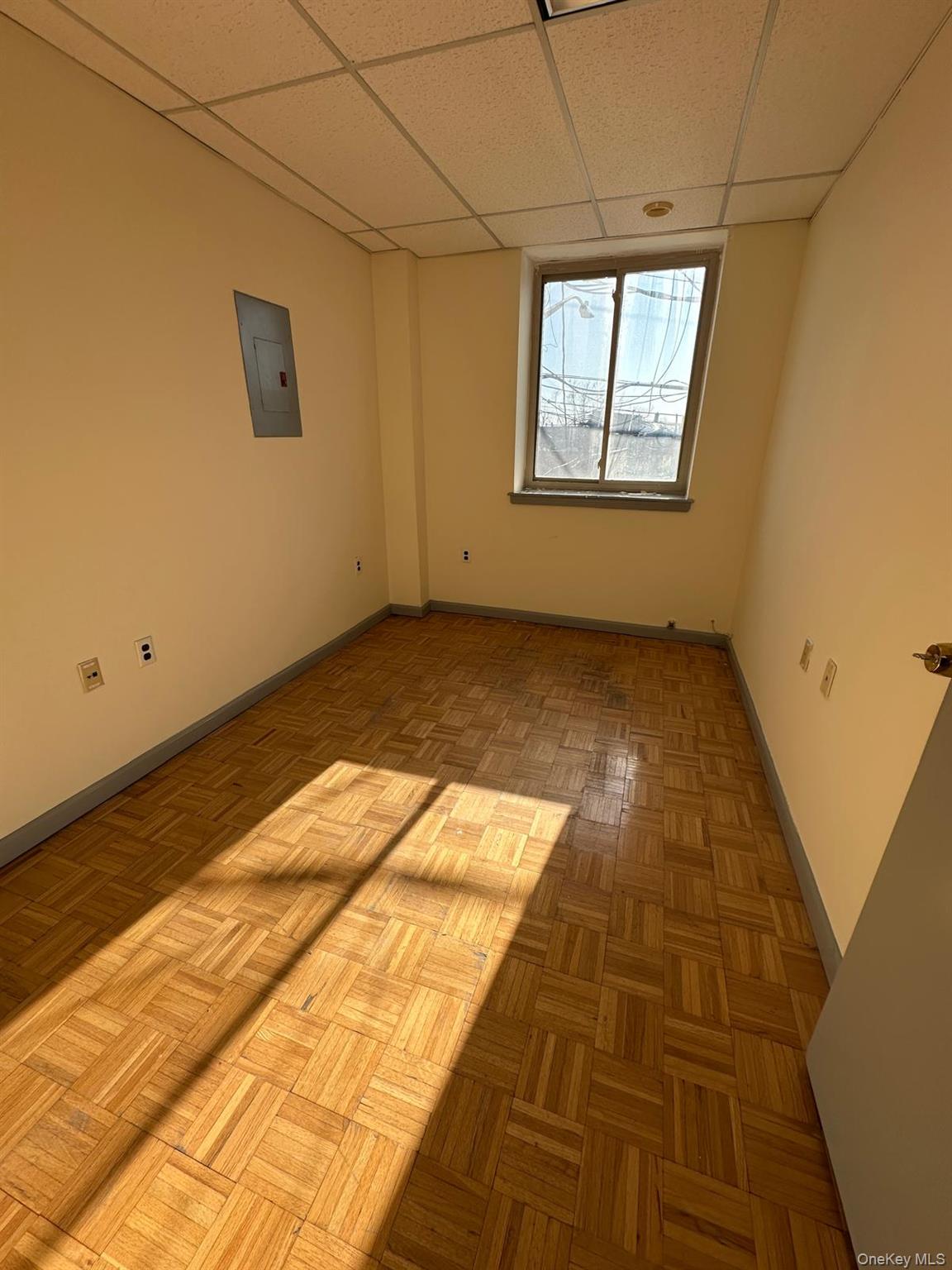 #2 photo, 3800 E Tremont Avenue, Bronx , NY 10465