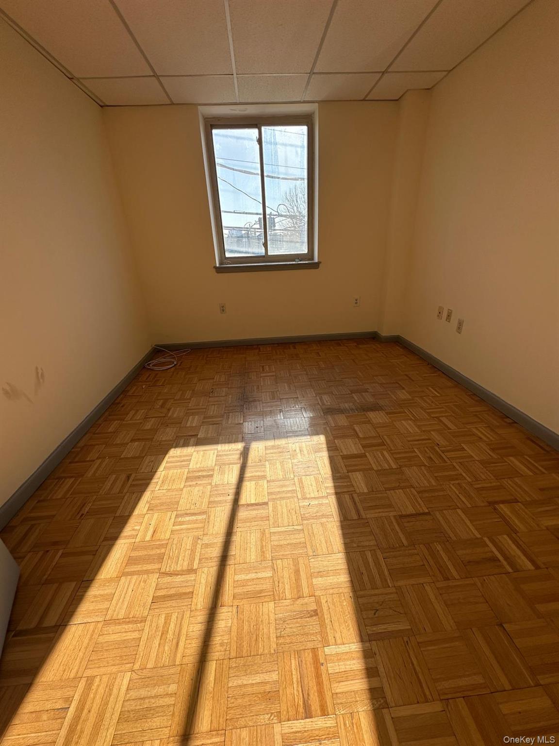 #3 photo, 3800 E Tremont Avenue, Bronx , NY 10465