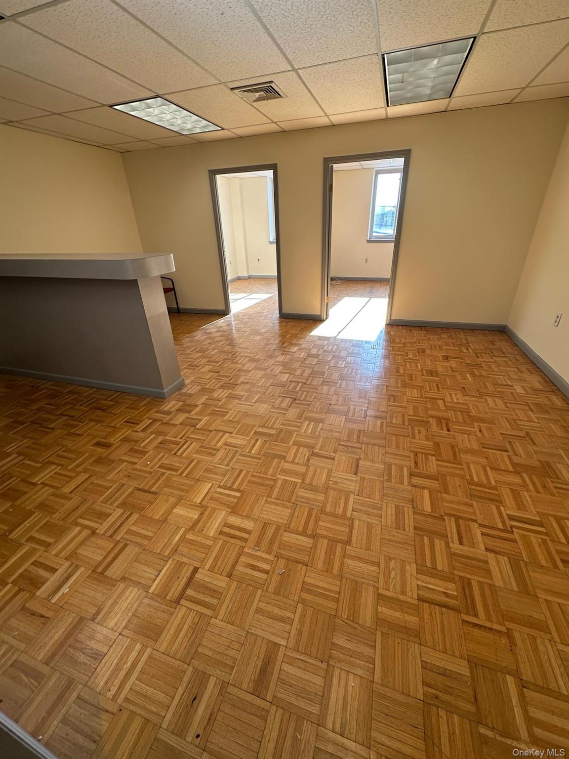 #4 photo, 3800 E Tremont Avenue, Bronx , NY 10465