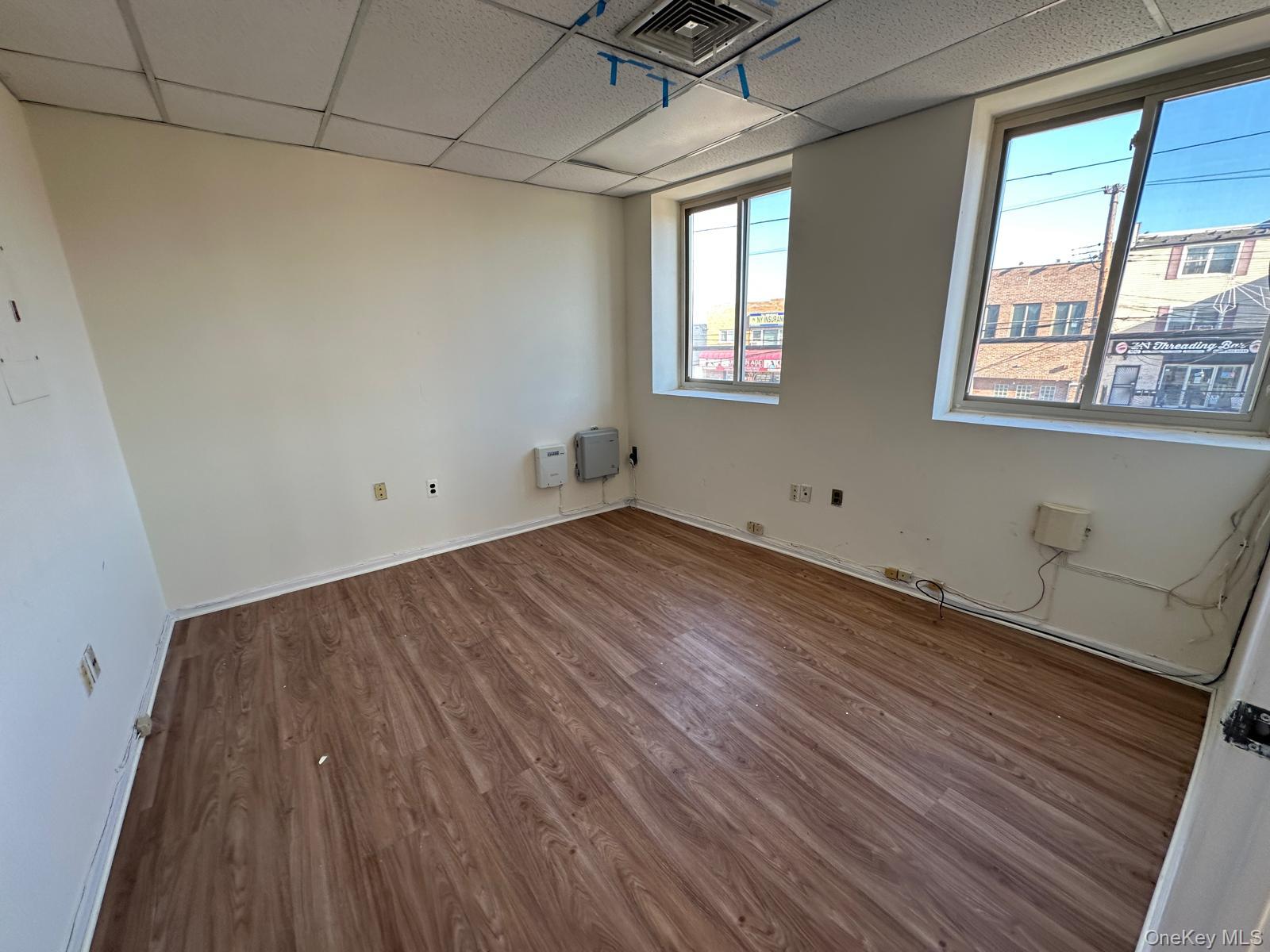 #2 photo, 3800 E Tremont Avenue, Bronx , NY 10465