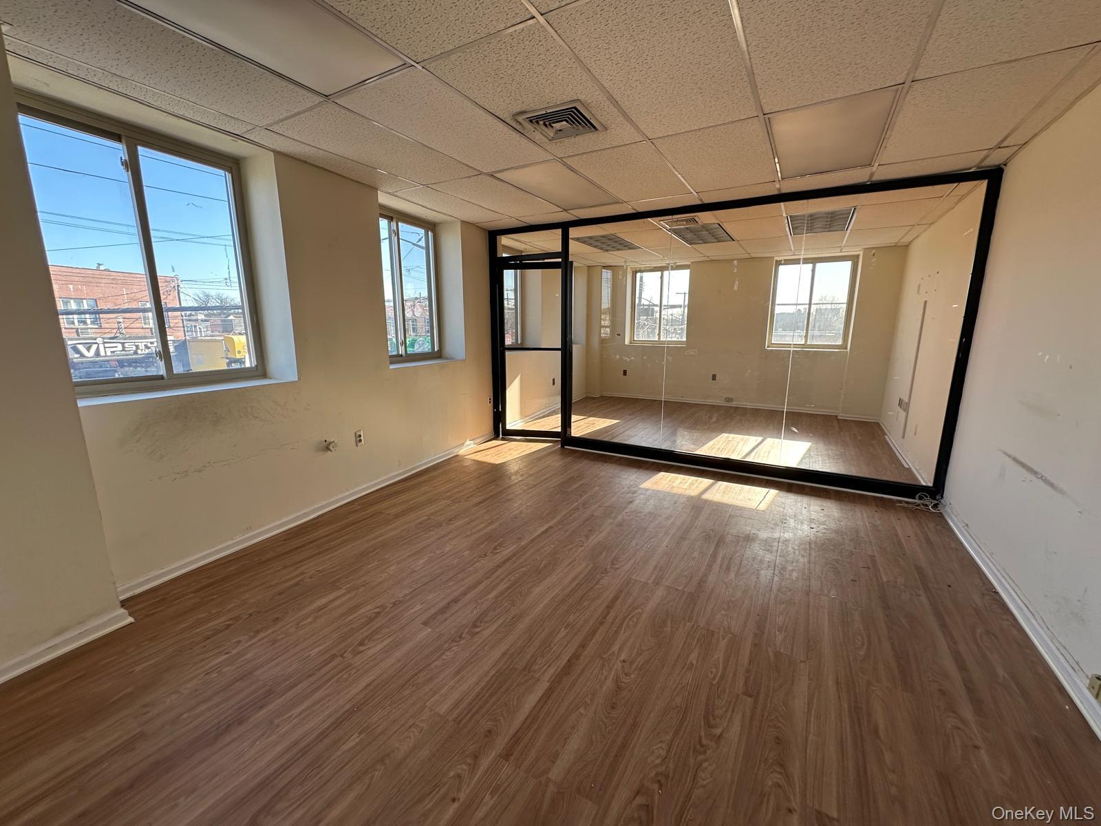 #3 photo, 3800 E Tremont Avenue, Bronx , NY 10465