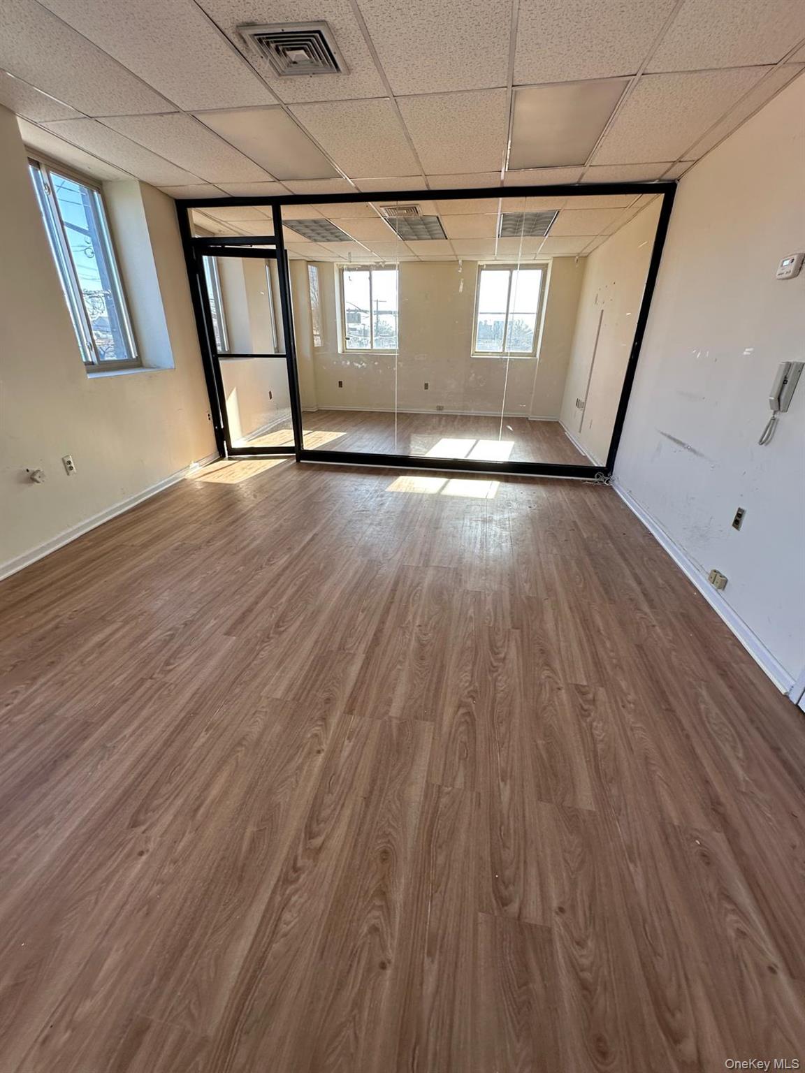 #4 photo, 3800 E Tremont Avenue, Bronx , NY 10465