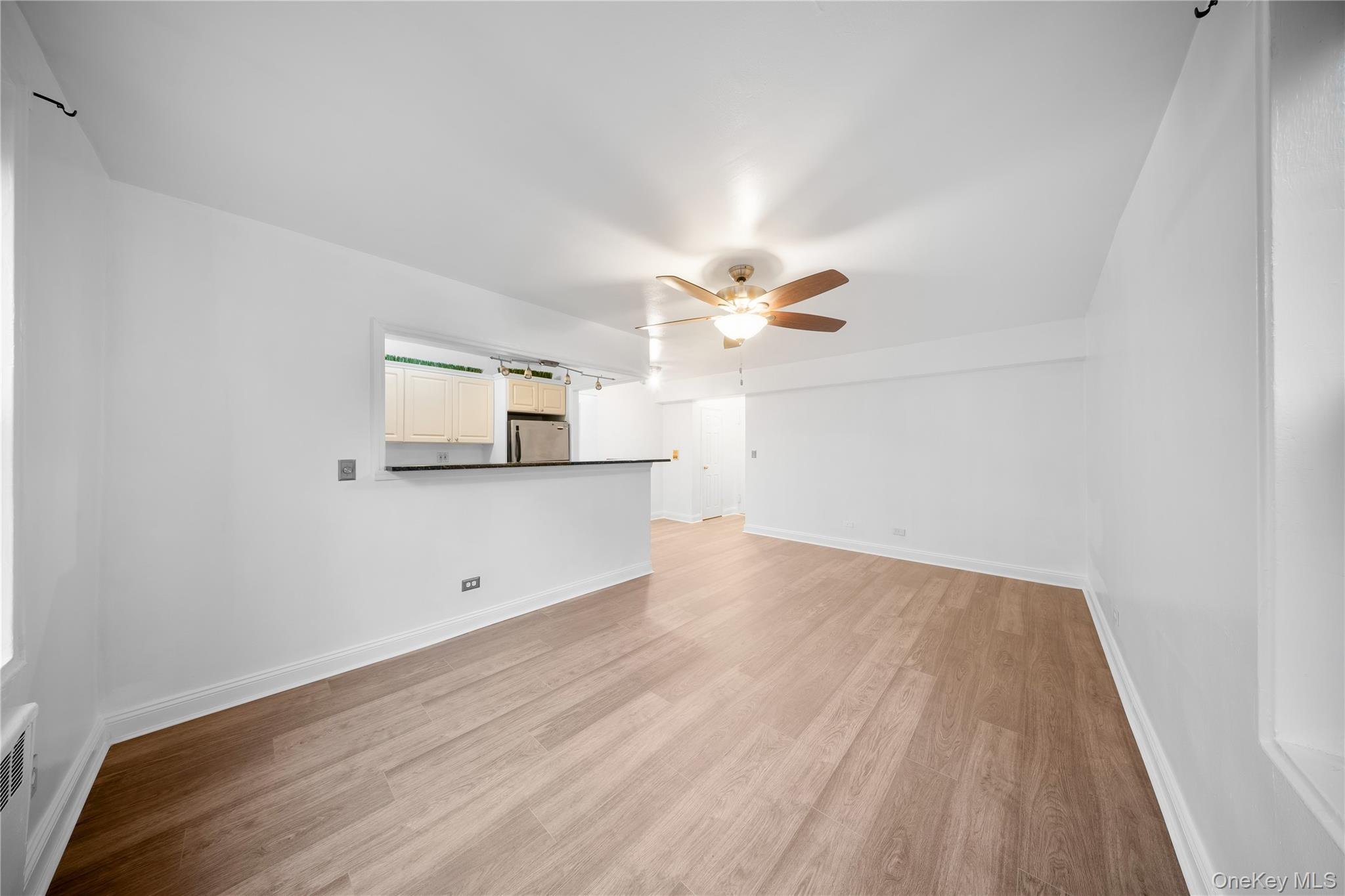 #6 photo, 15030 71 Avenue, कुईंस Flushing , NY 11367