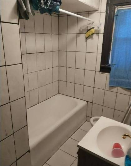 #21 photo, 592 Genesee St., Buffalo , NY 14204