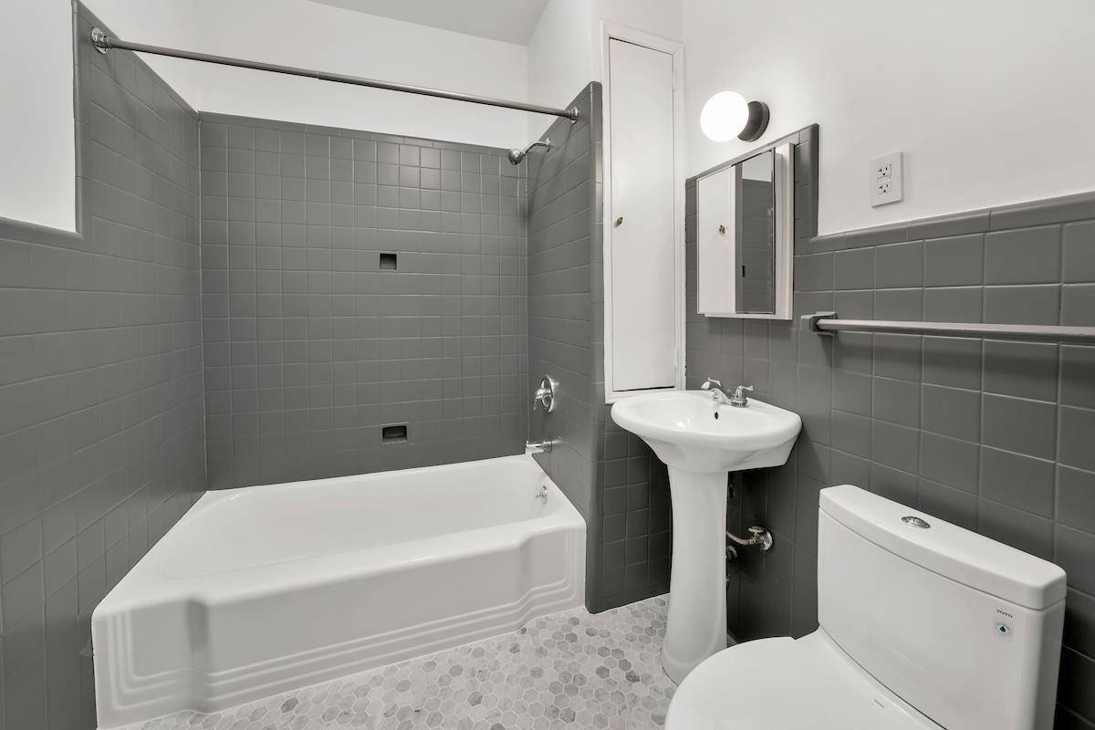 #12 photo, 422 Hudson Street, #3, Манхэттен ‖ New York , NY 10014