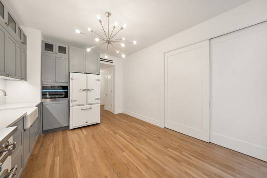 #4 photo, 422 Hudson Street, #3, Манхэттен ‖ New York , NY 10014