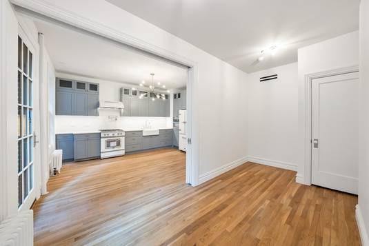 #8 photo, 422 Hudson Street, #3, Манхэттен ‖ New York , NY 10014