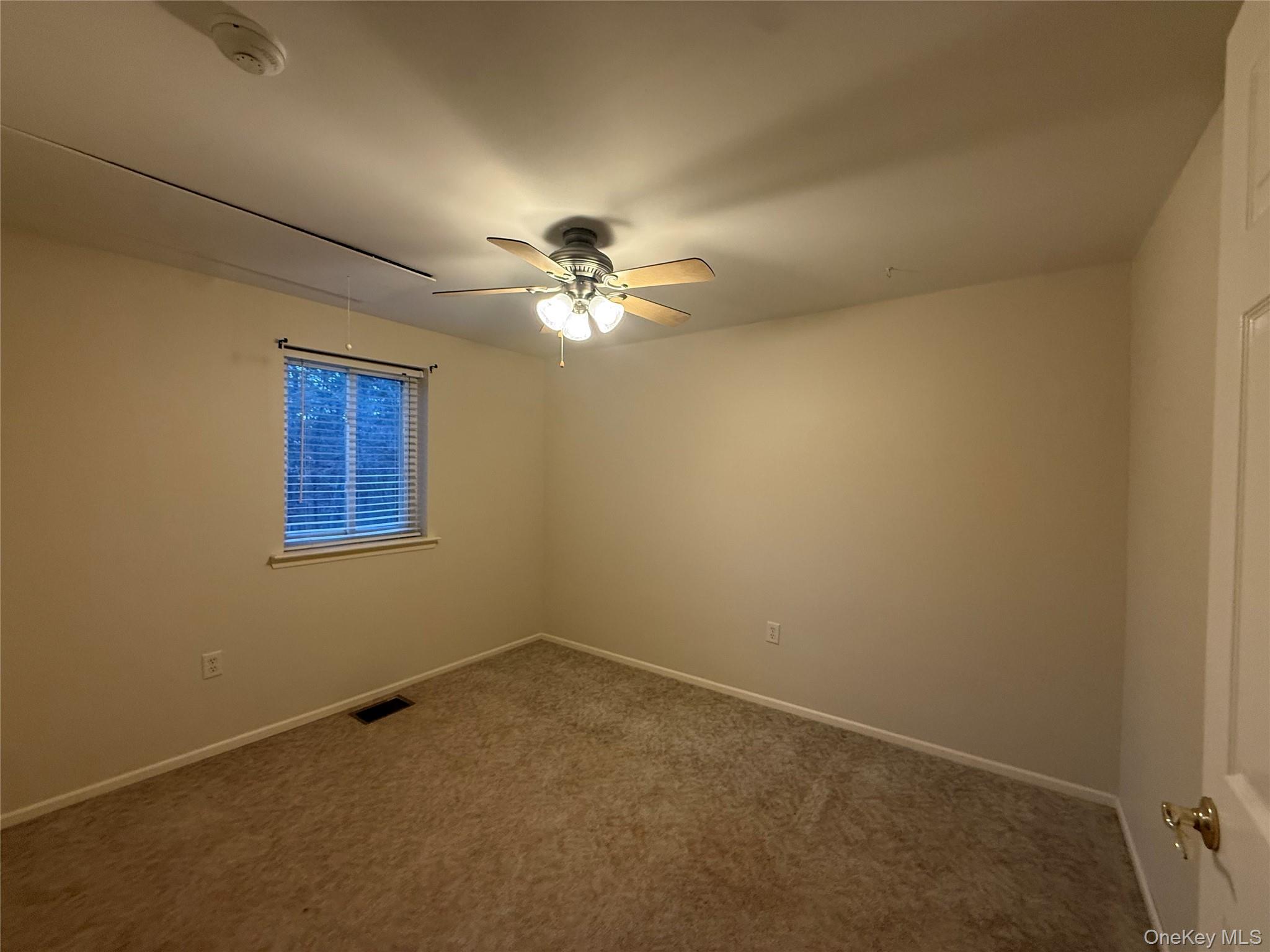 #10 photo, 586 Blue Ridge Drive, מחוז סאפוק Medford , NY 11763