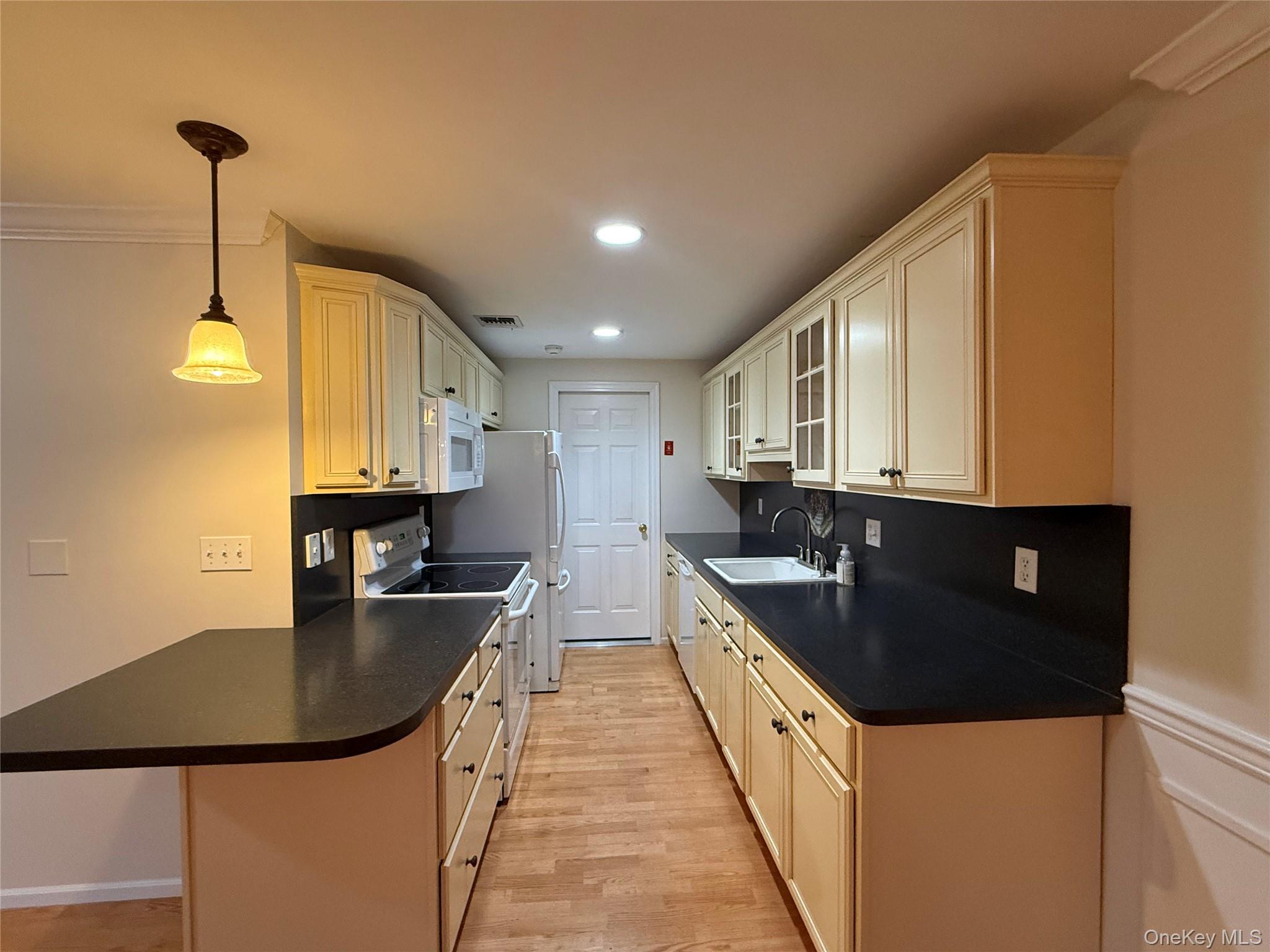 #5 photo, 586 Blue Ridge Drive, מחוז סאפוק Medford , NY 11763