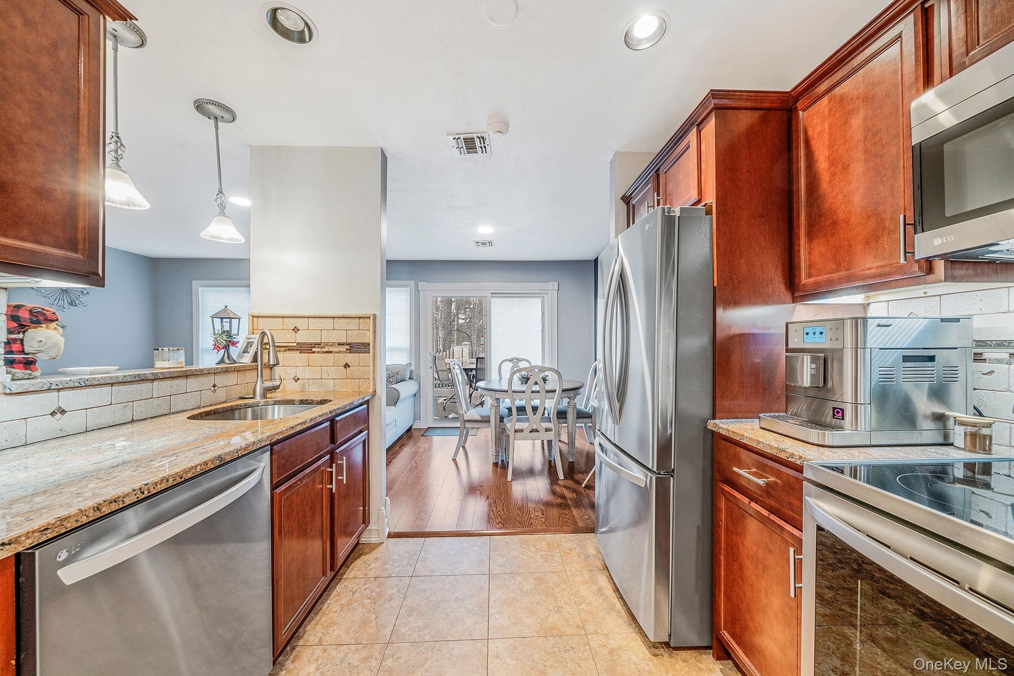 #12 photo, 189 Haddon Hollow Court, Middle Island , NY 11953