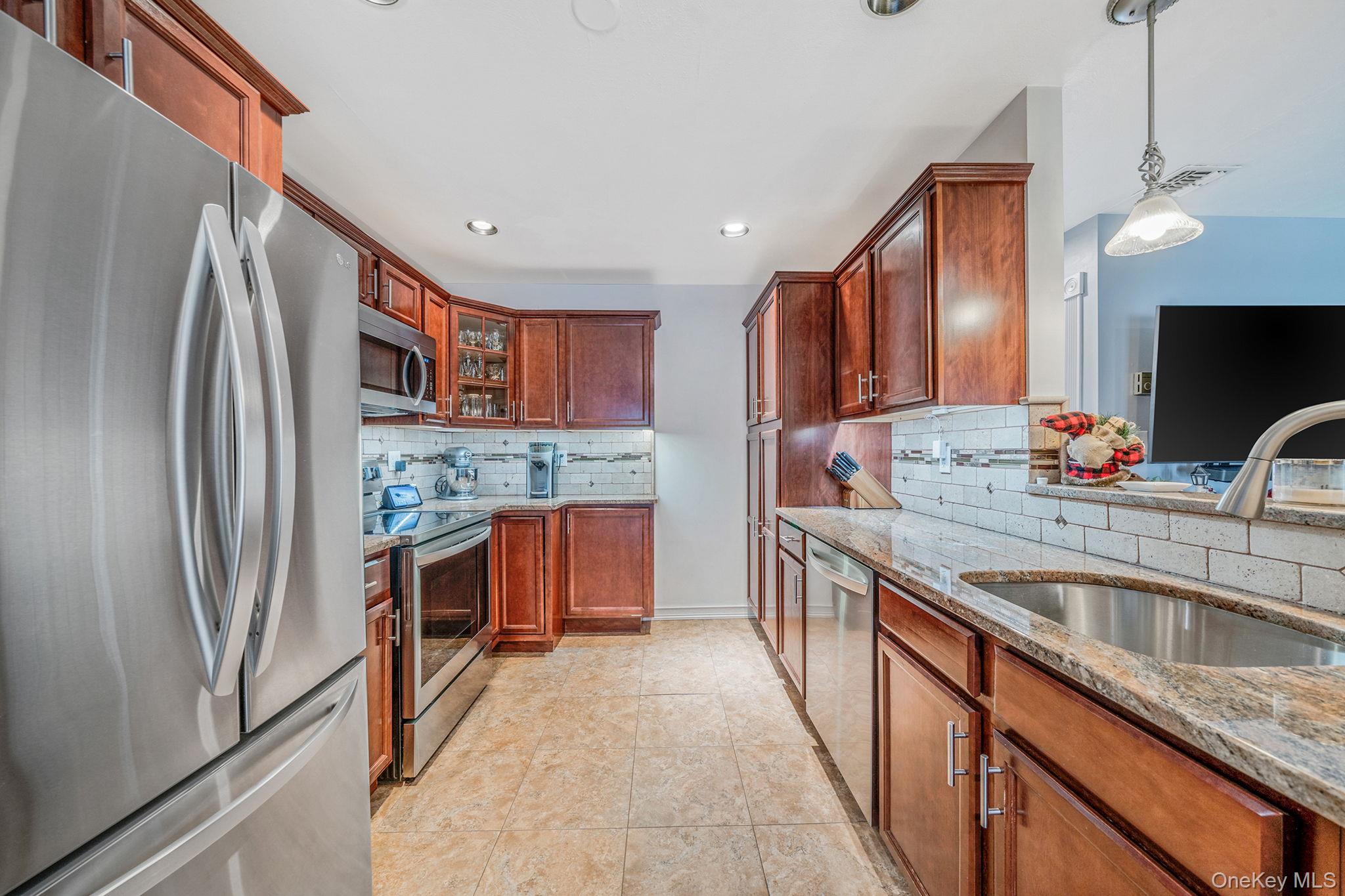 #9 photo, 189 Haddon Hollow Court, Middle Island , NY 11953