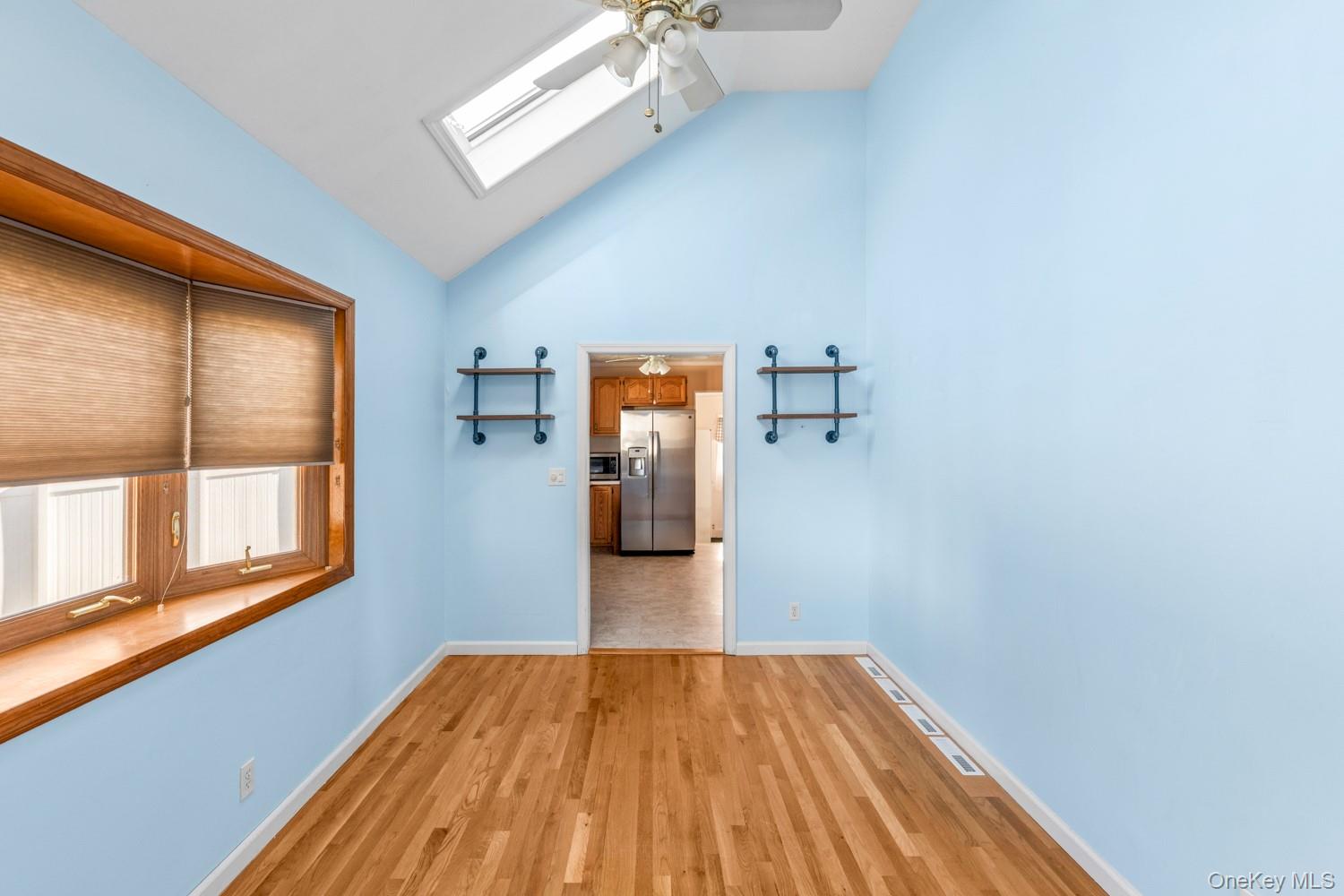 #4 photo, 105A Muncy Avenue, सफ़ोक काउंटी West Babylon , NY 11704