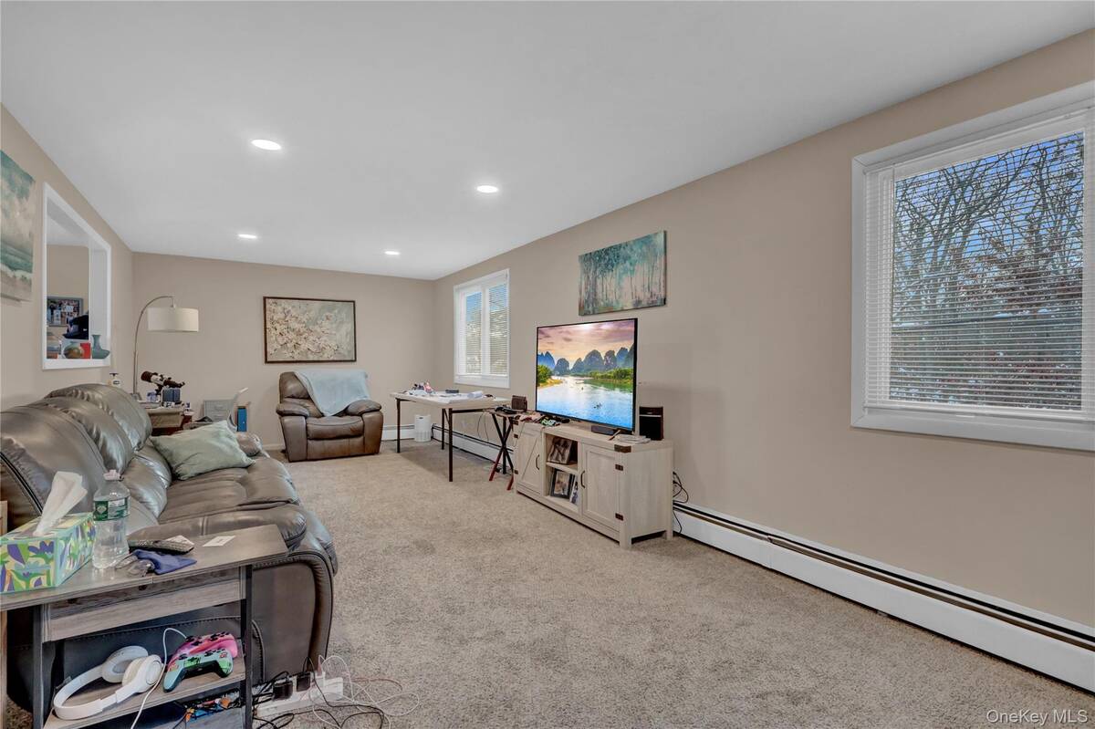 #17 photo, 199 August Road, North Babylon , NY 11703