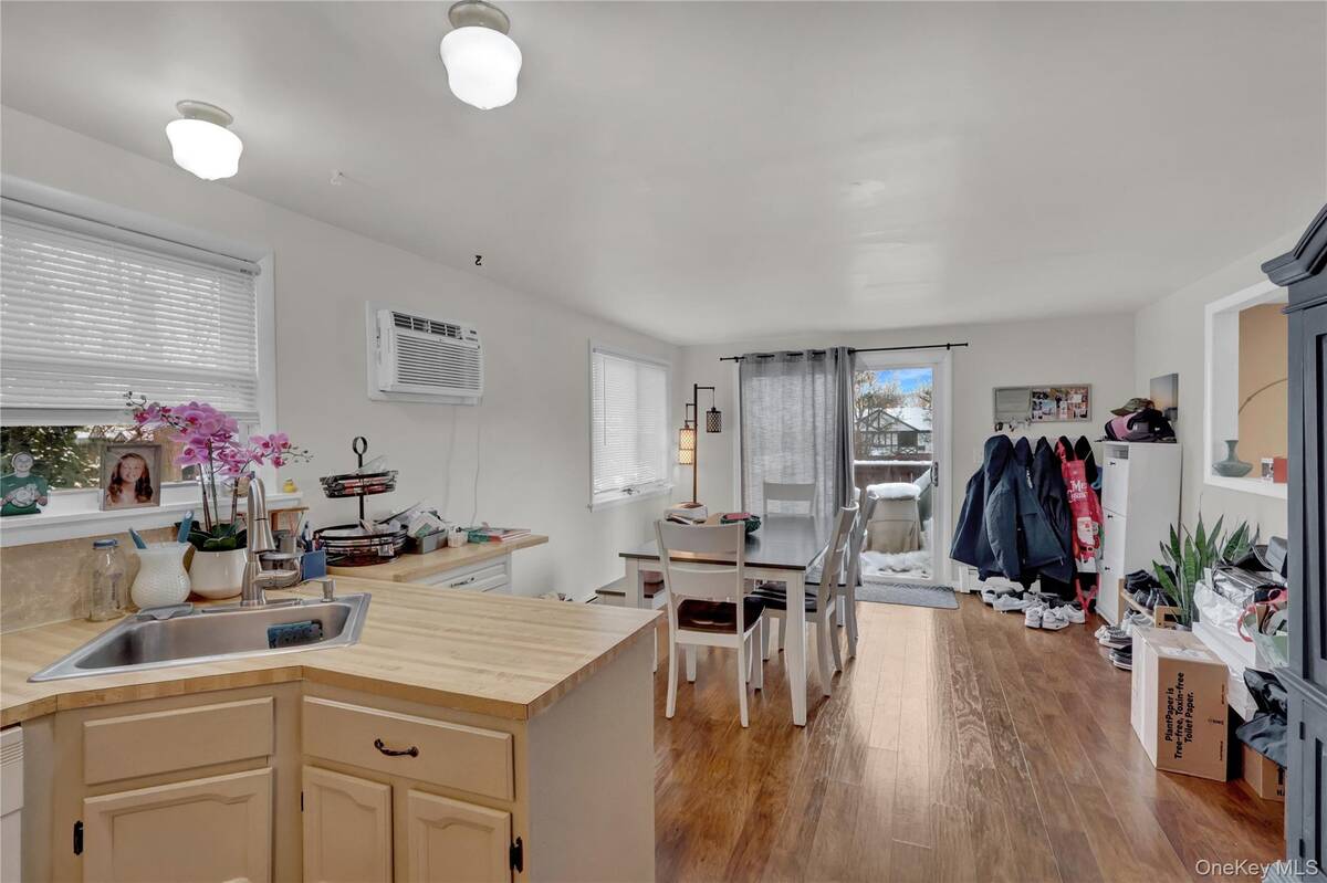 #19 photo, 199 August Road, North Babylon , NY 11703