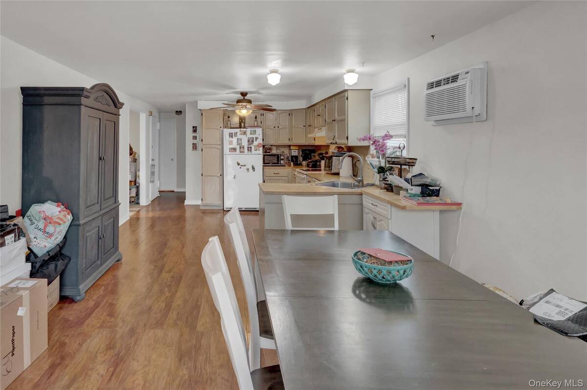 #20 photo, 199 August Road, North Babylon , NY 11703