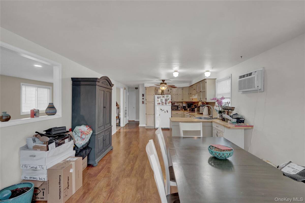 #21 photo, 199 August Road, North Babylon , NY 11703