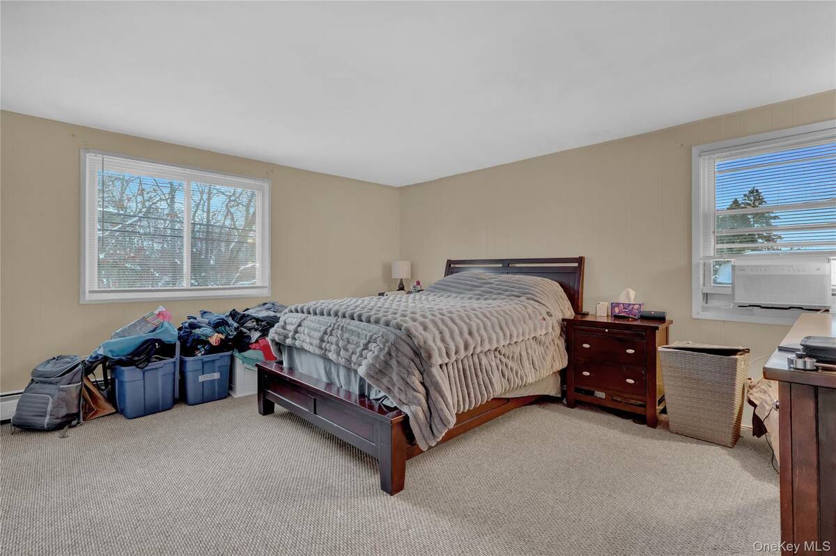 #24 photo, 199 August Road, North Babylon , NY 11703