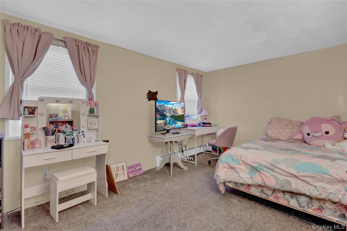 #25 photo, 199 August Road, North Babylon , NY 11703