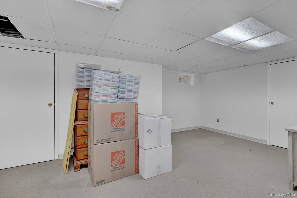 #26 photo, 199 August Road, North Babylon , NY 11703