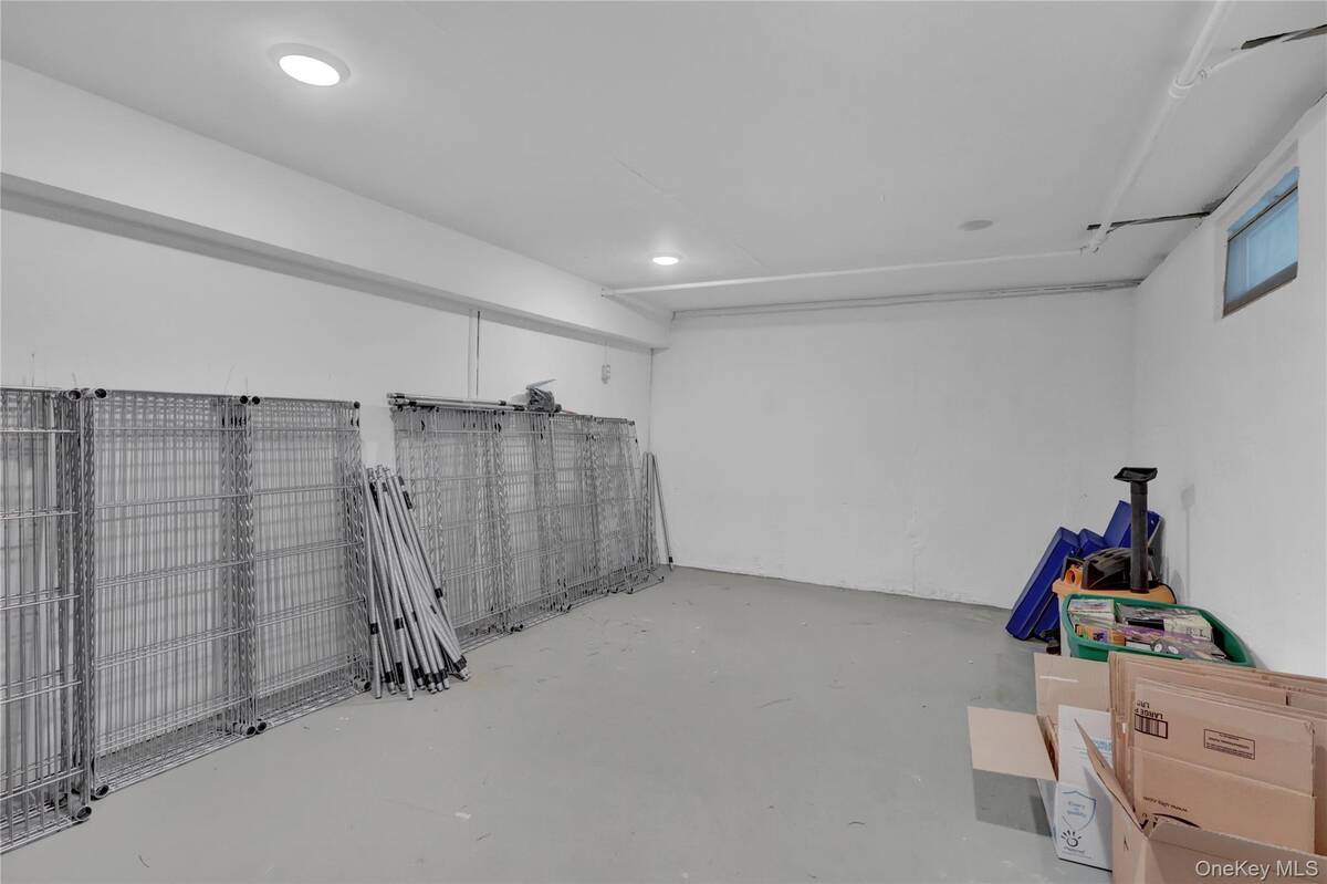 #27 photo, 199 August Road, North Babylon , NY 11703