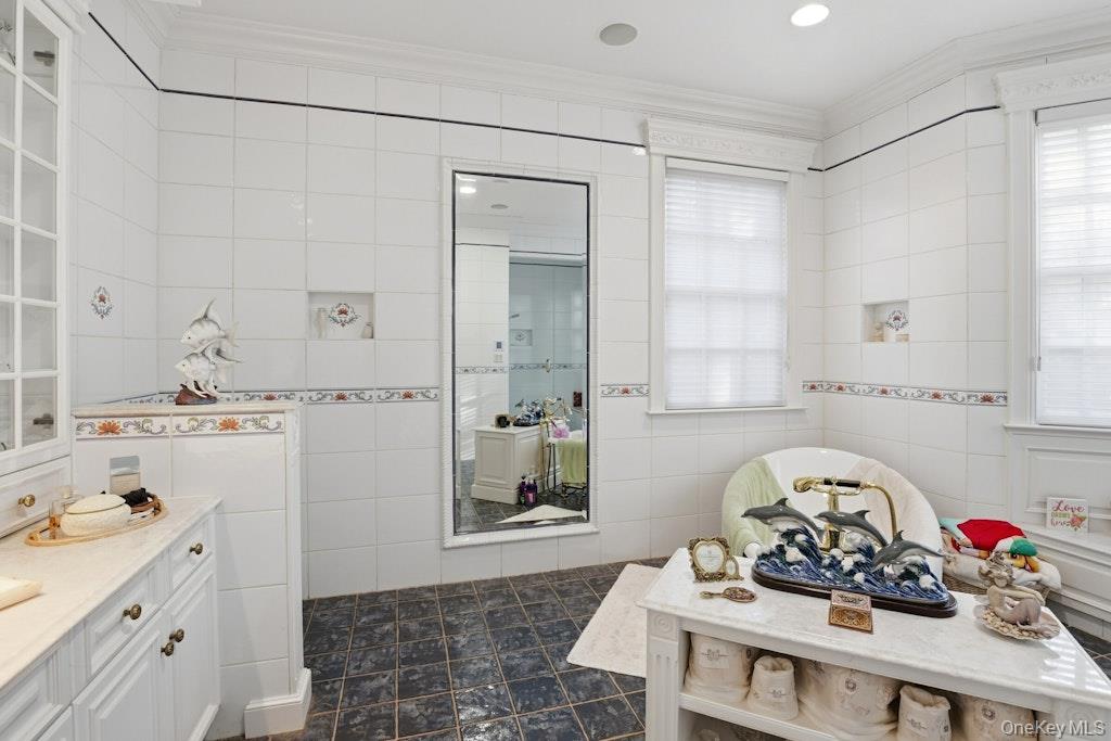 #17 photo, 1 Beech Tree Lane, Нассау ‖ Brookville , NY 11545