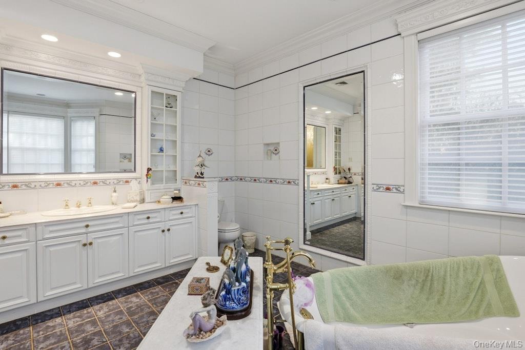 #18 photo, 1 Beech Tree Lane, Нассау ‖ Brookville , NY 11545