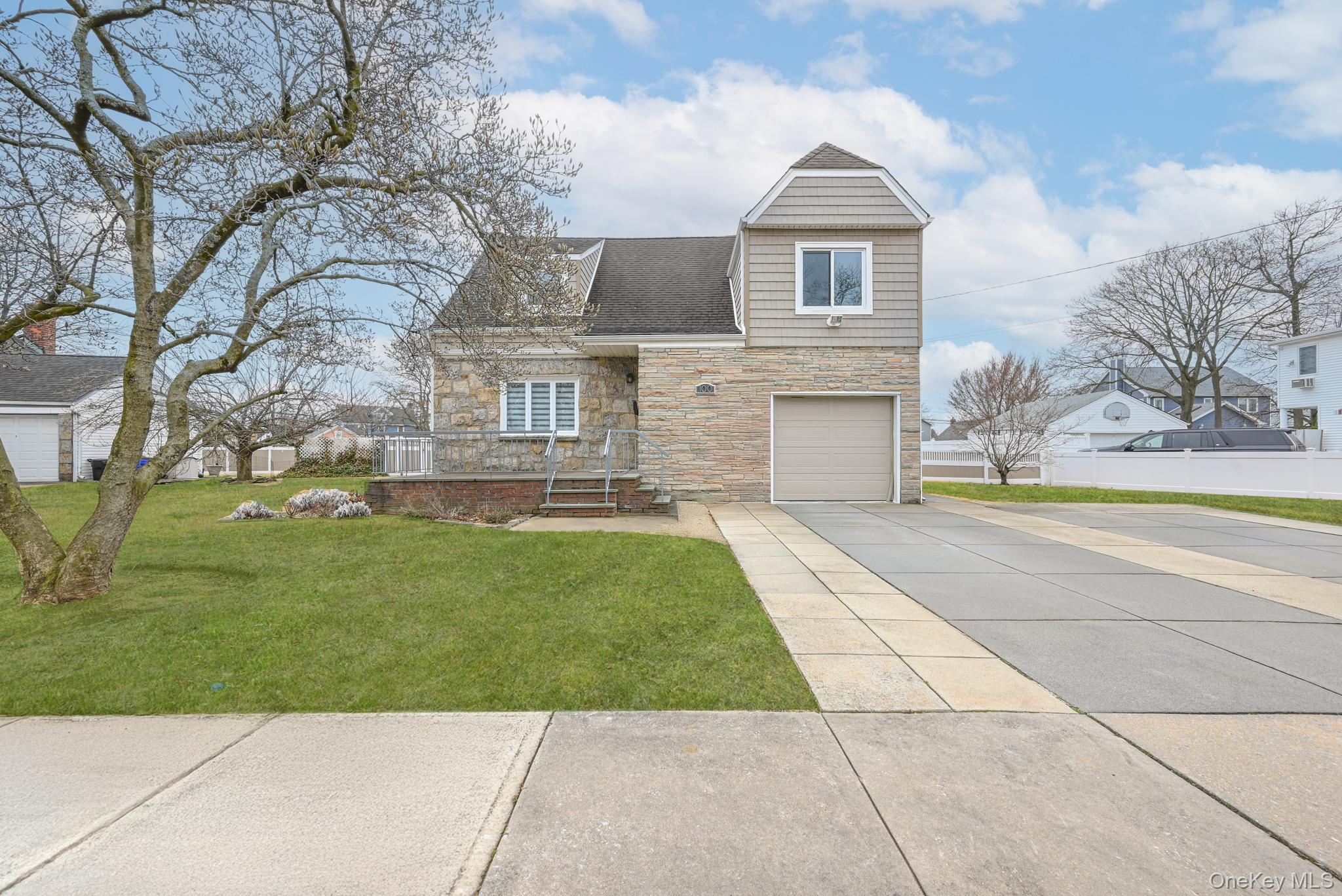 #1 photo, 100 Morris Parkway, Valley Stream , NY 11580