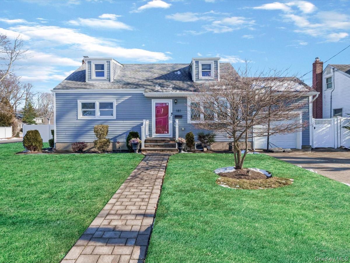 #1 photo, 181 Whittier Avenue, Саффолк ‖ North Babylon , NY 11703