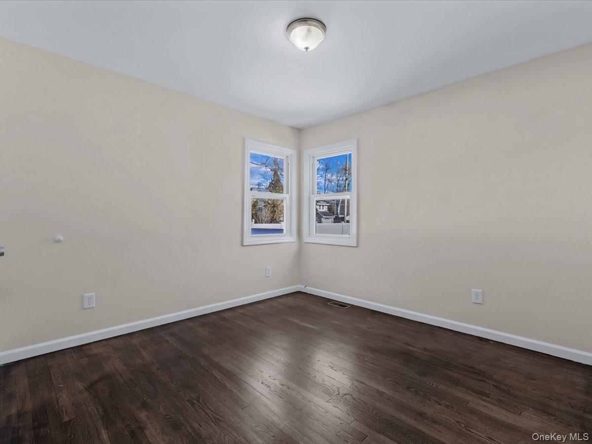 #12 photo, 181 Whittier Avenue, Саффолк ‖ North Babylon , NY 11703