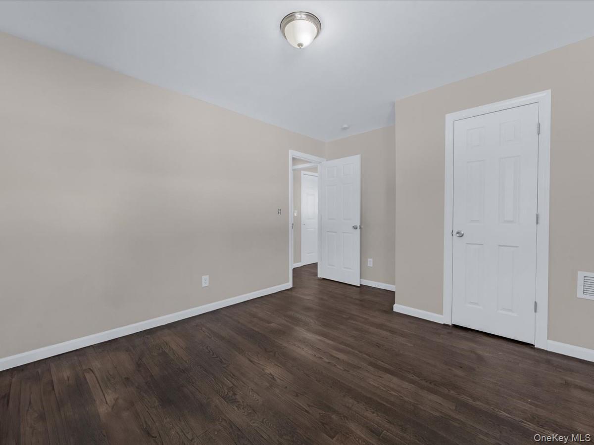 #13 photo, 181 Whittier Avenue, Саффолк ‖ North Babylon , NY 11703