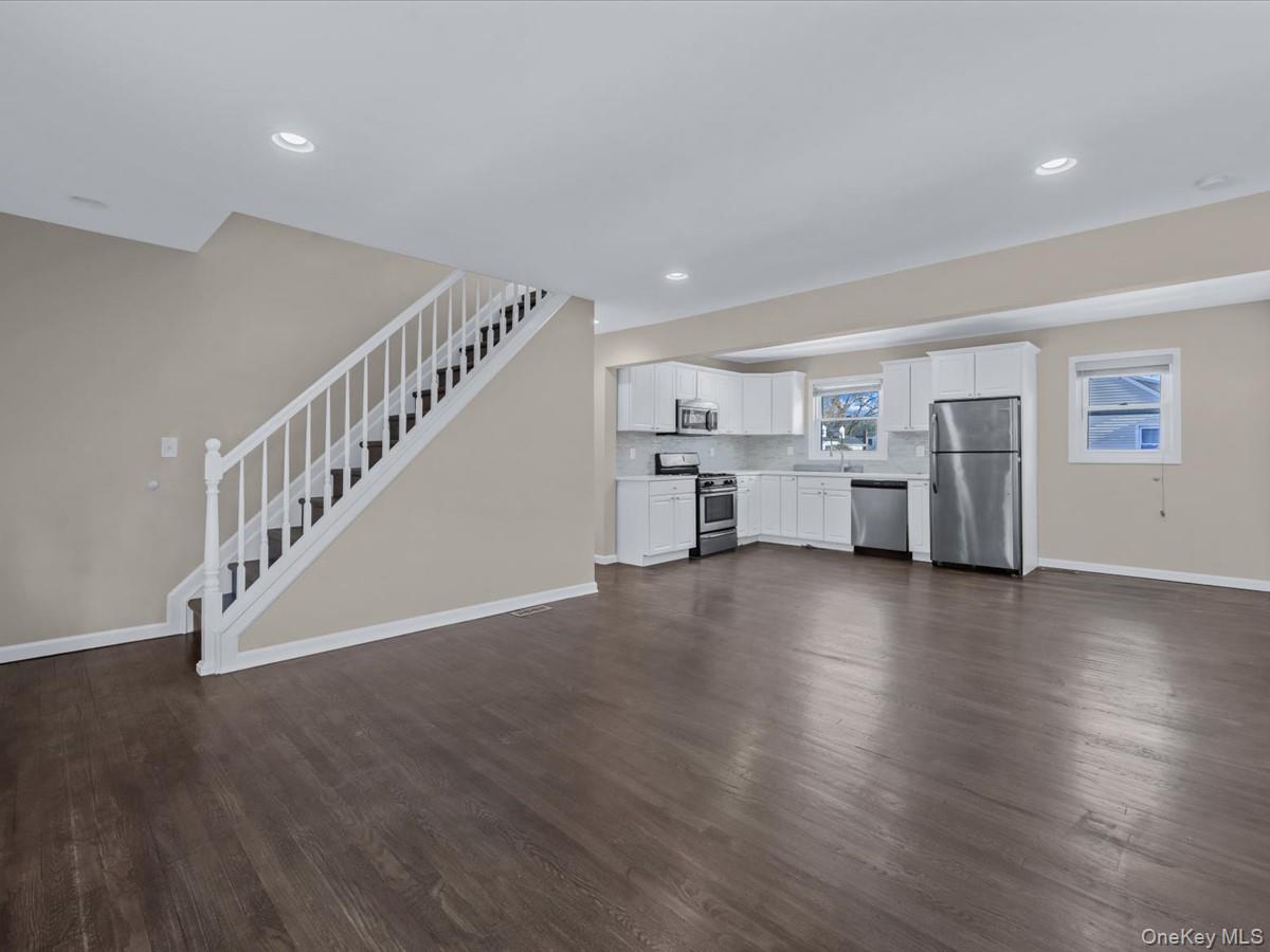 #5 photo, 181 Whittier Avenue, Саффолк ‖ North Babylon , NY 11703