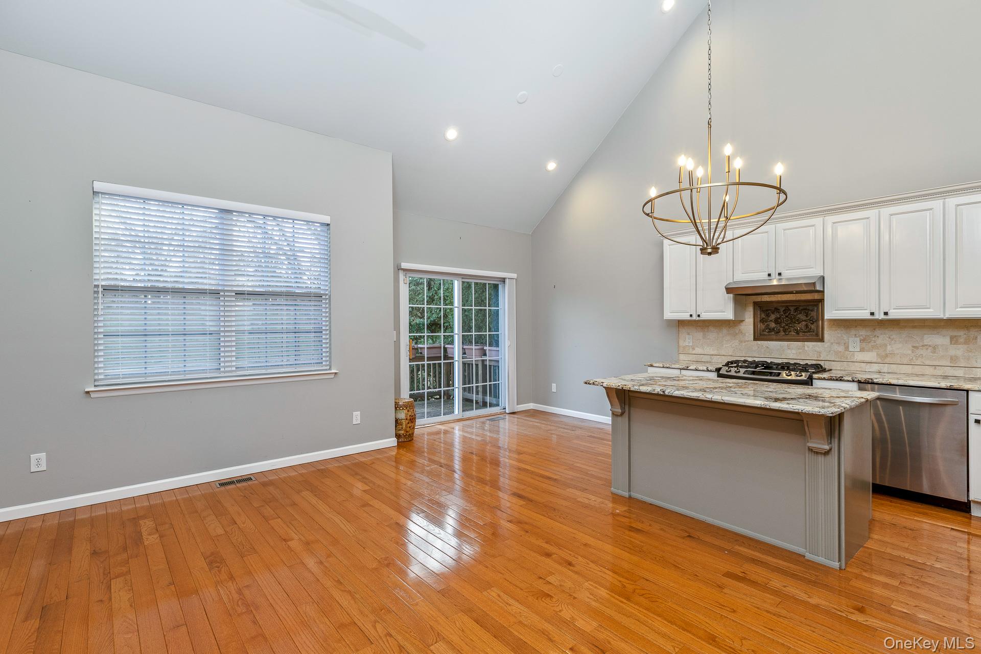 #12 photo, 45 Halley Lane, Саффолк ‖ Miller Place , NY 11764