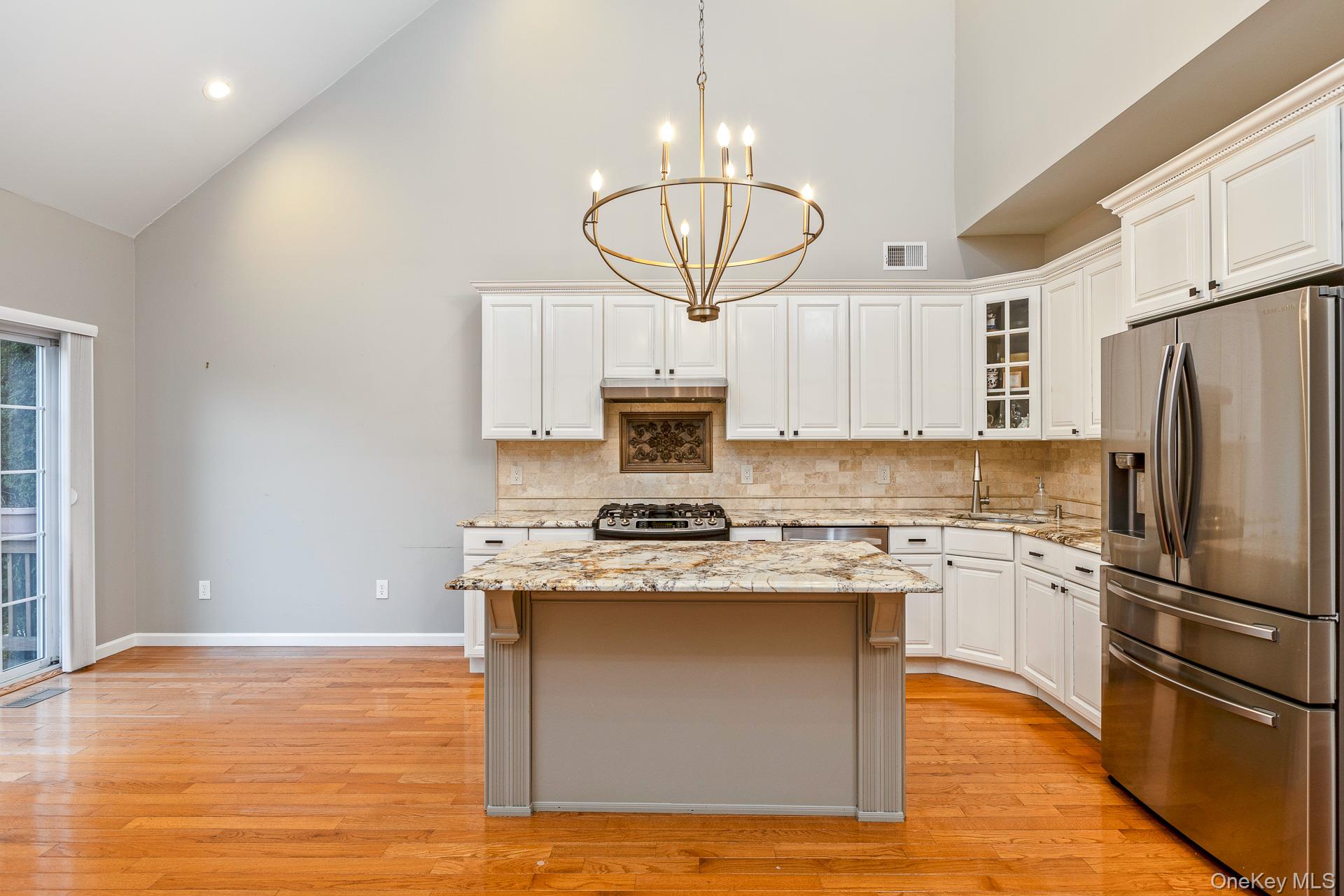 #13 photo, 45 Halley Lane, Саффолк ‖ Miller Place , NY 11764