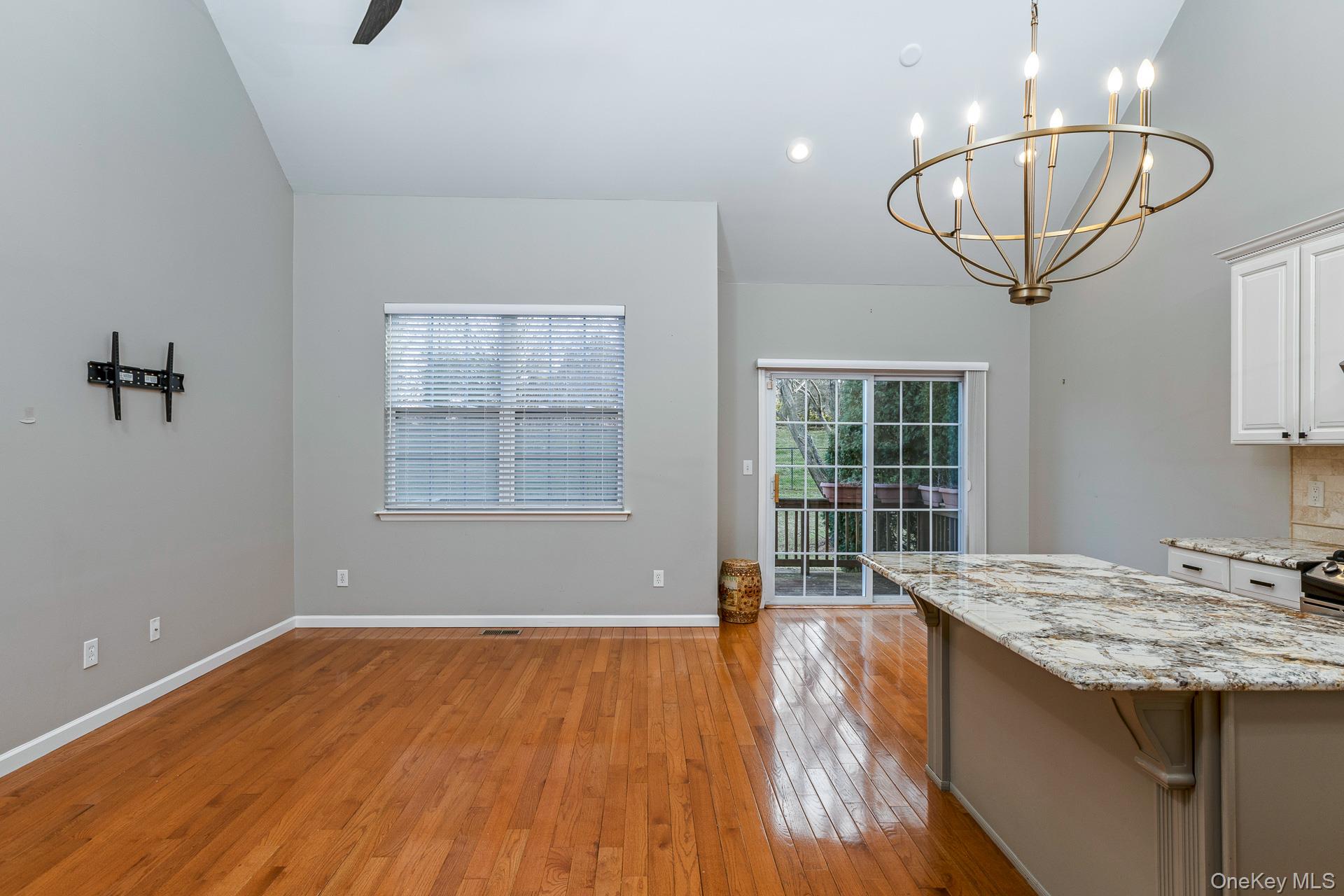 #14 photo, 45 Halley Lane, Саффолк ‖ Miller Place , NY 11764