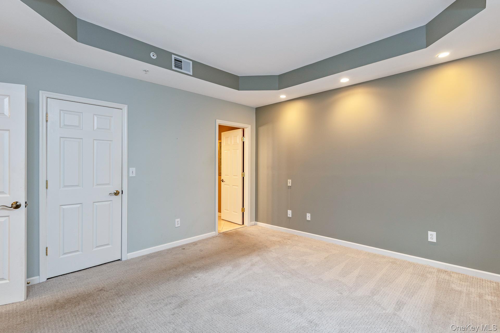 #18 photo, 45 Halley Lane, Саффолк ‖ Miller Place , NY 11764