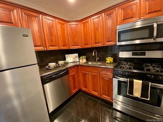 #2 photo, 323 Brook Avenue, سوفولك Bay Shore , NY 11706