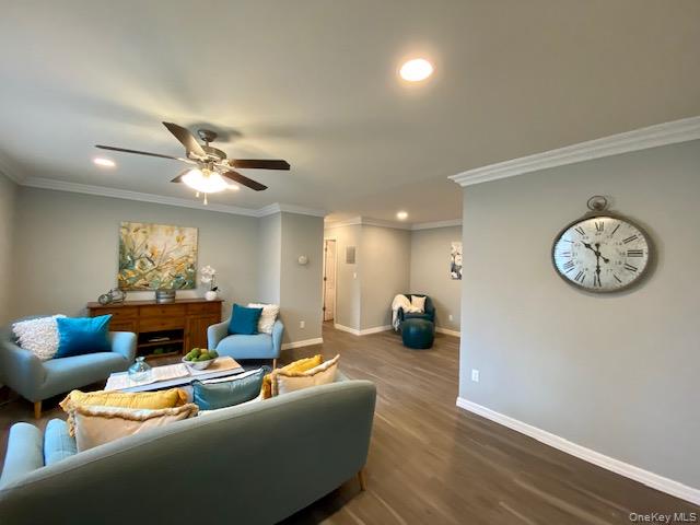 #4 photo, 315 Brook Avenue, سوفولك Bay Shore , NY 11706