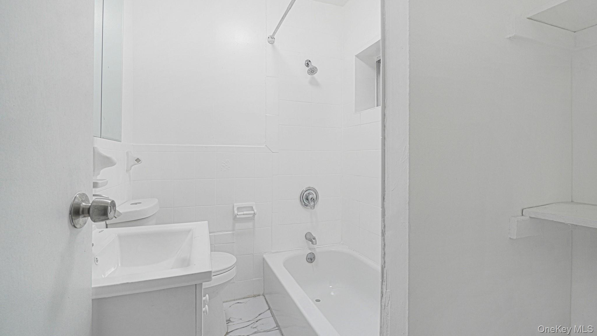 #14 photo, 1819 Palisade Place, Bronx , NY 10453