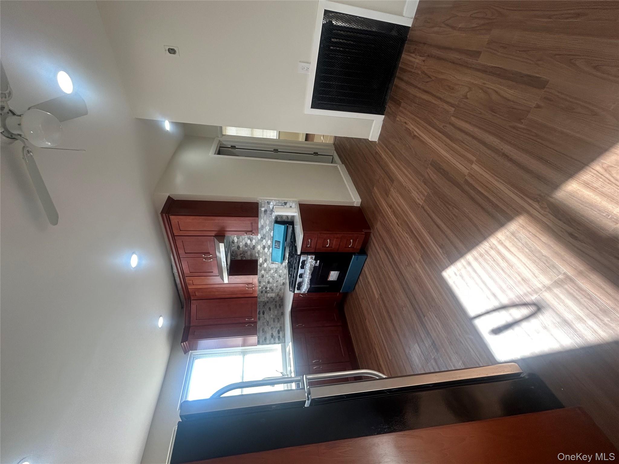 #4 photo, 33 Horatio Street, Yonkers , NY 10710