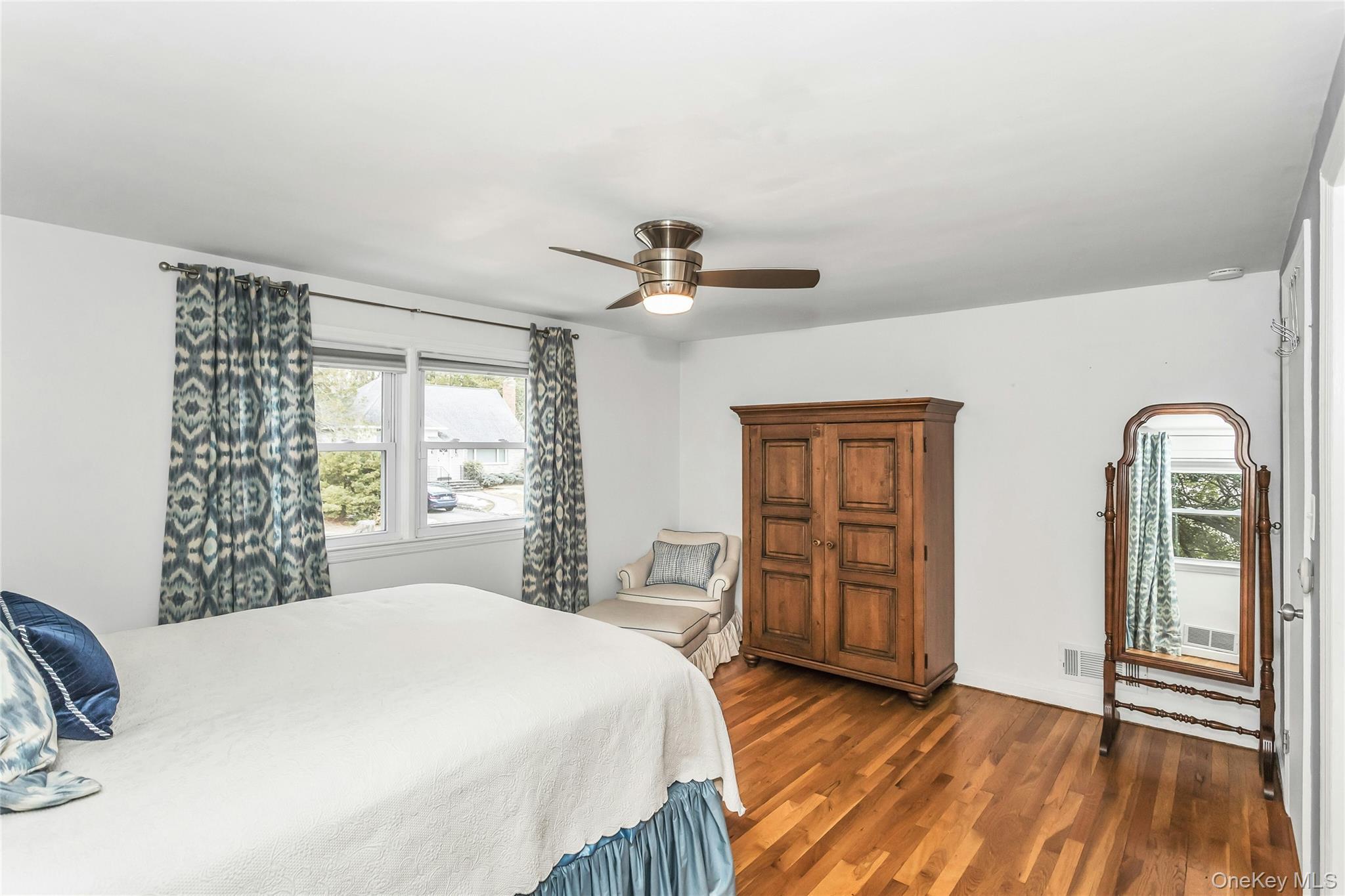 #19 photo, 16 Cliff Way, Port Washington , NY 11050