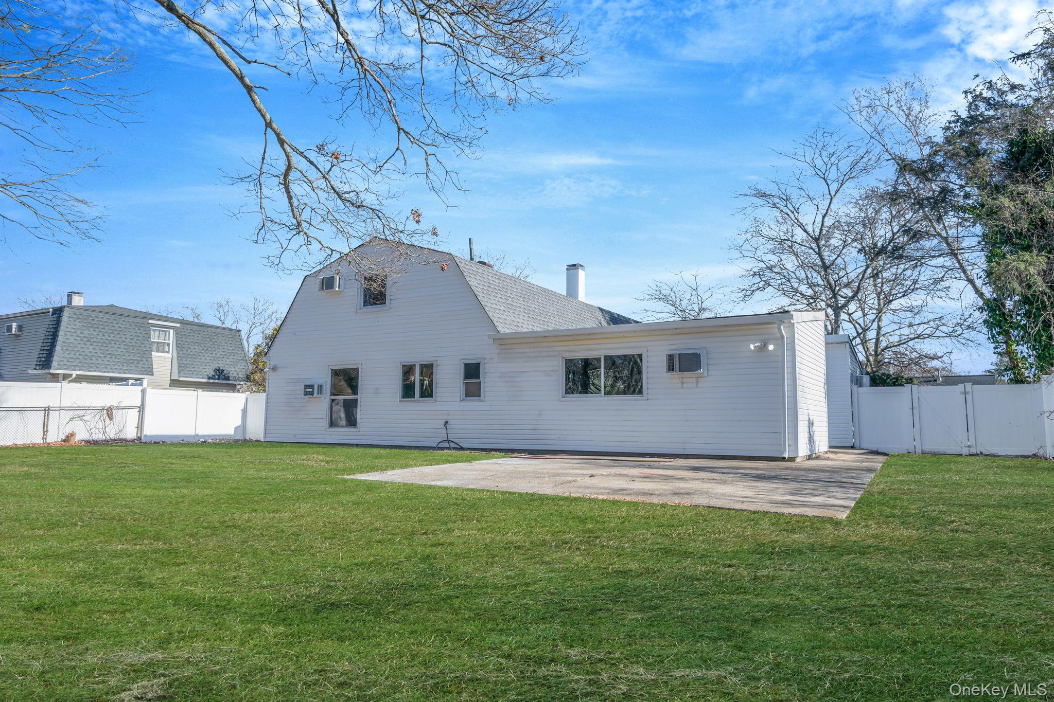 #4 photo, 20 Matsunaye, Medford , NY 11763