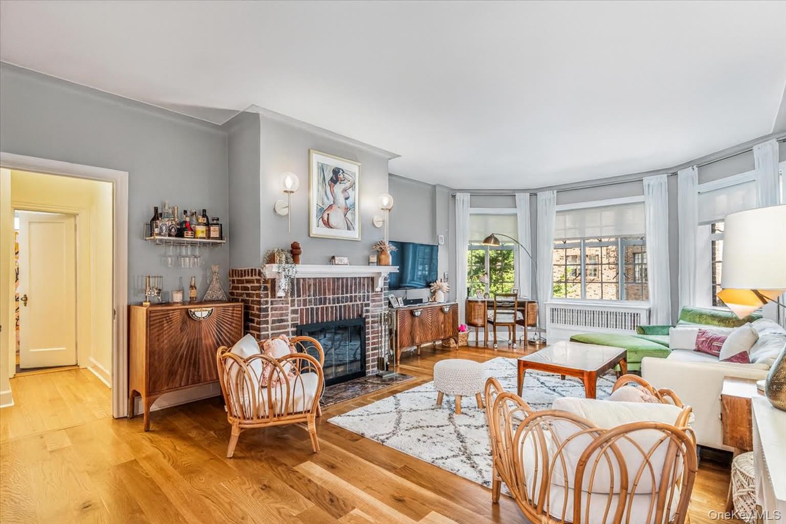 #2 photo, 38-30 Douglaston Parkway, كوينز Douglaston , NY 11363