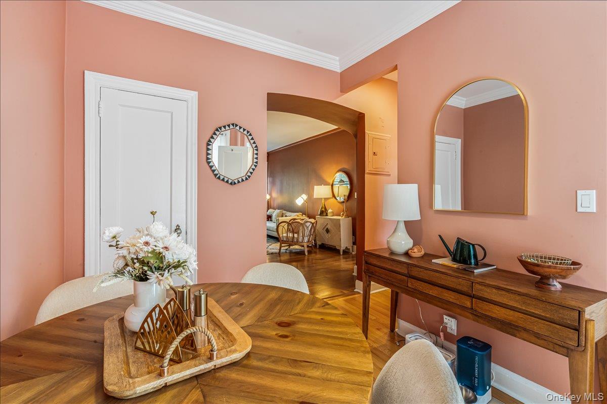 #6 photo, 38-30 Douglaston Parkway, كوينز Douglaston , NY 11363