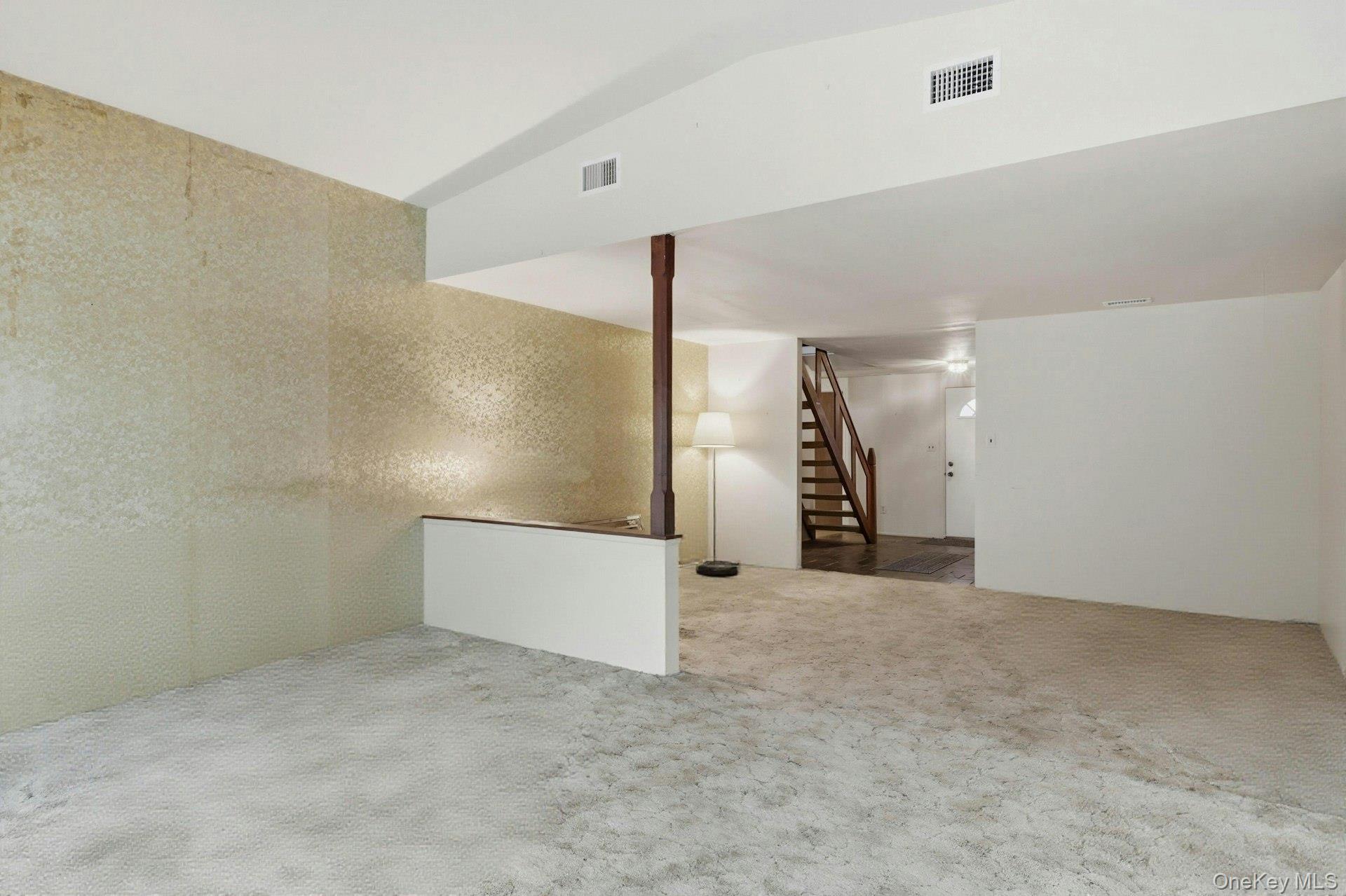 #15 photo, 5431 Expressway Drive, Holtsville , NY 11742