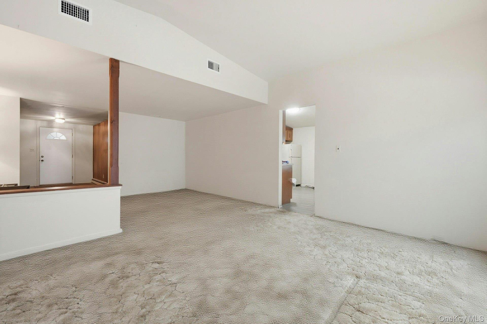 #17 photo, 5431 Expressway Drive, Holtsville , NY 11742