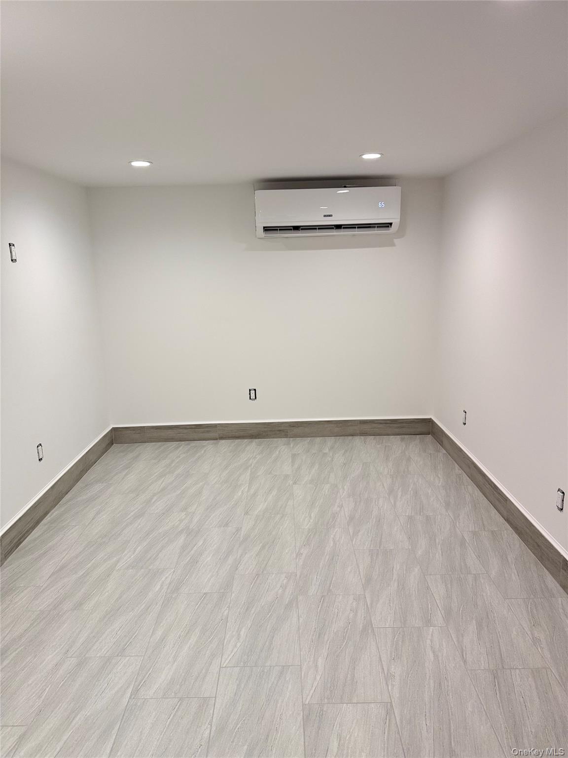 #2 photo, 174 Whittier Avenue, سوفولك Babylon , NY 11703