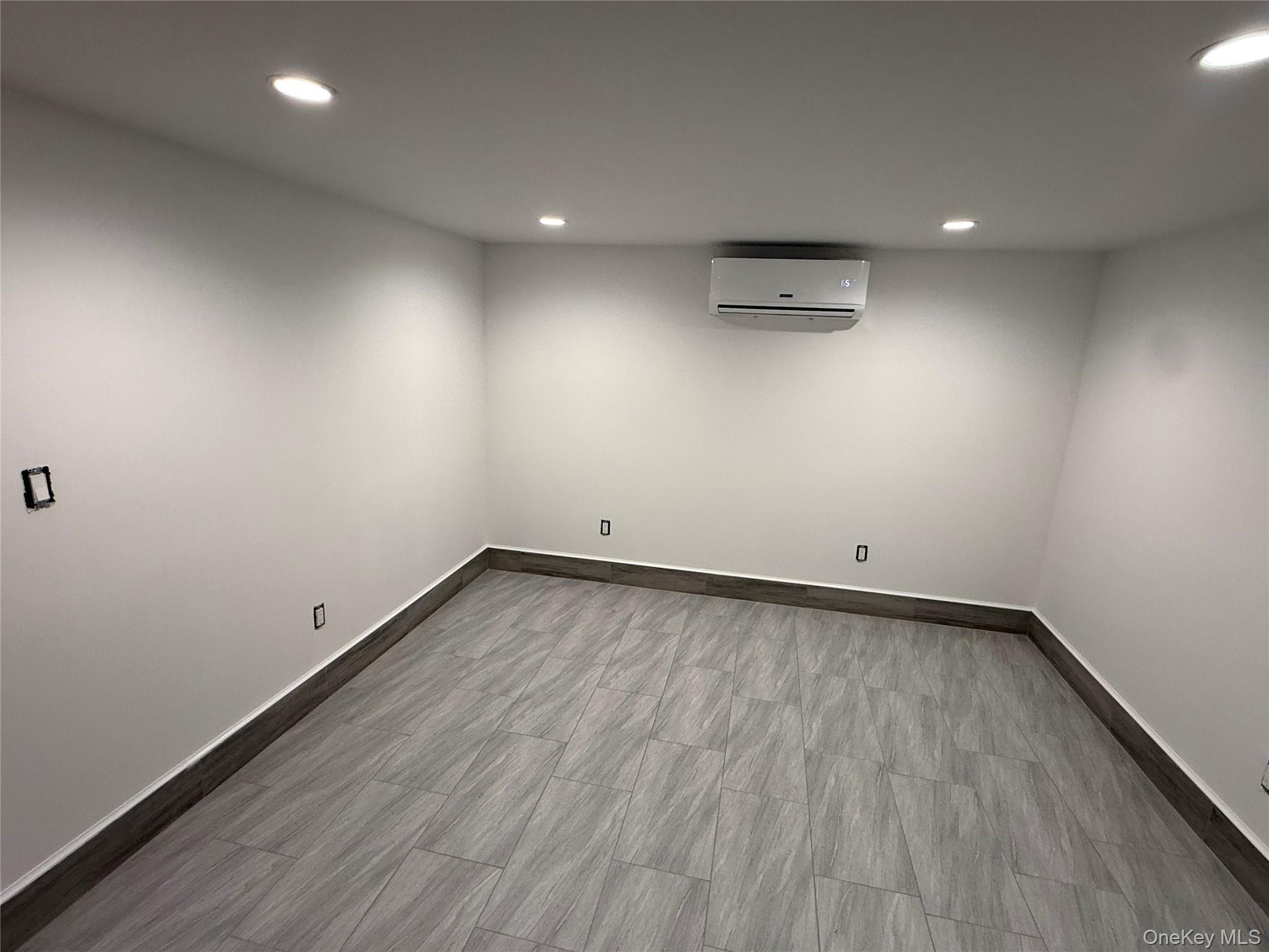 #4 photo, 174 Whittier Avenue, سوفولك Babylon , NY 11703