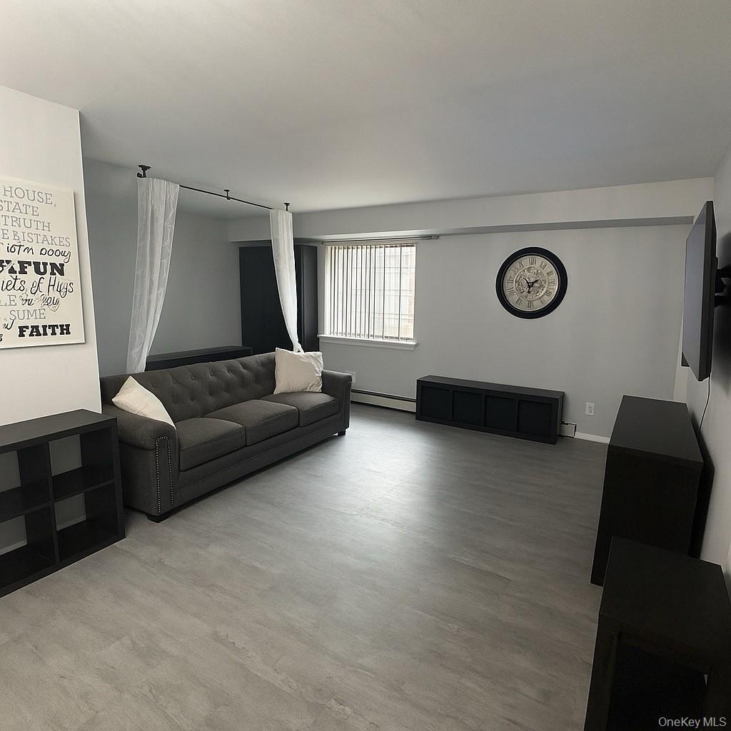 #3 photo, 13 Pinebrook Place, 롱 아일랜드 Bay Shore , NY 11706